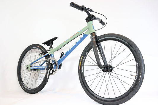 Avent Vandal BMX Race Bike